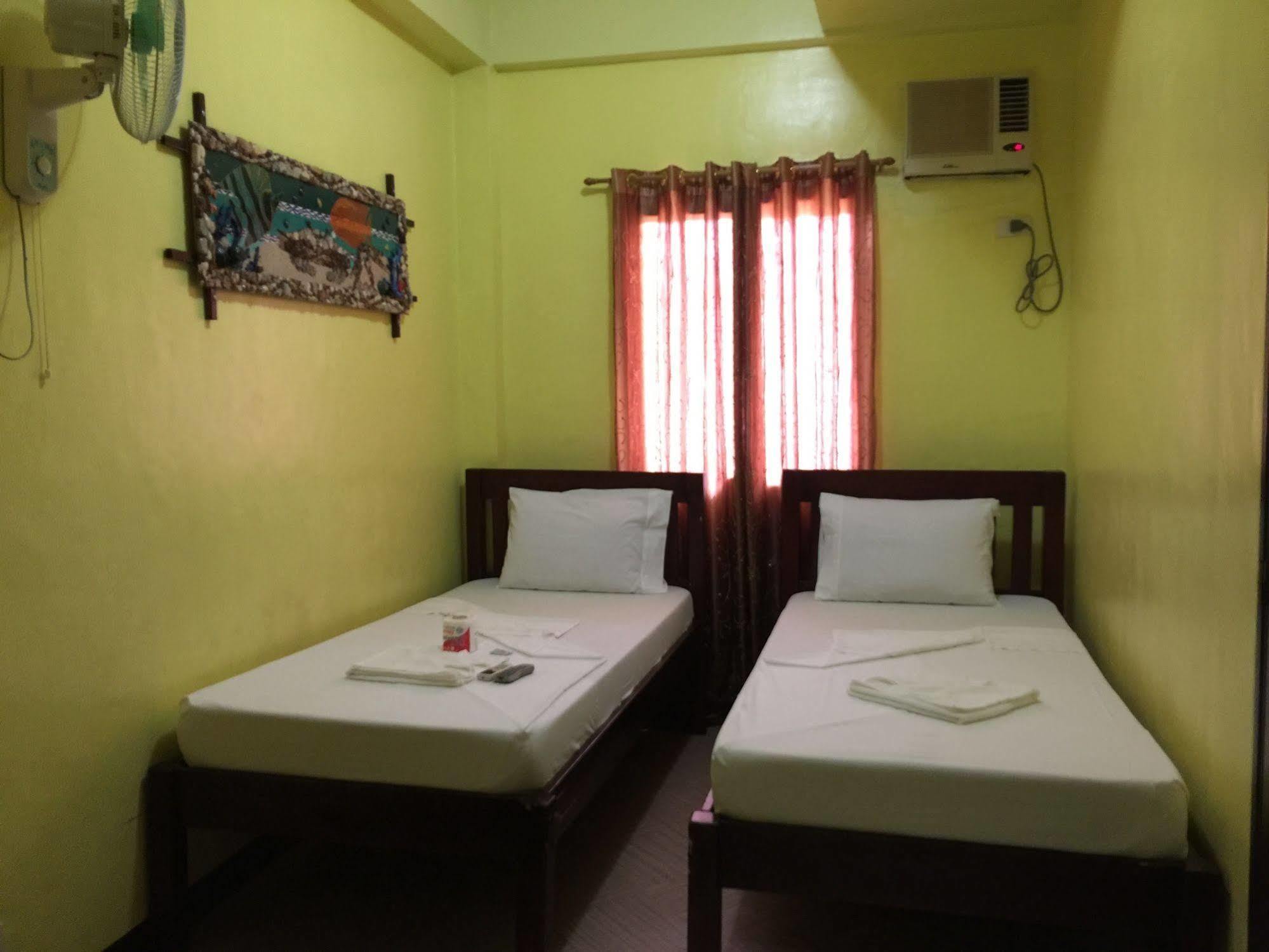 Luis Bay Travellers Lodge Coron Exterior foto