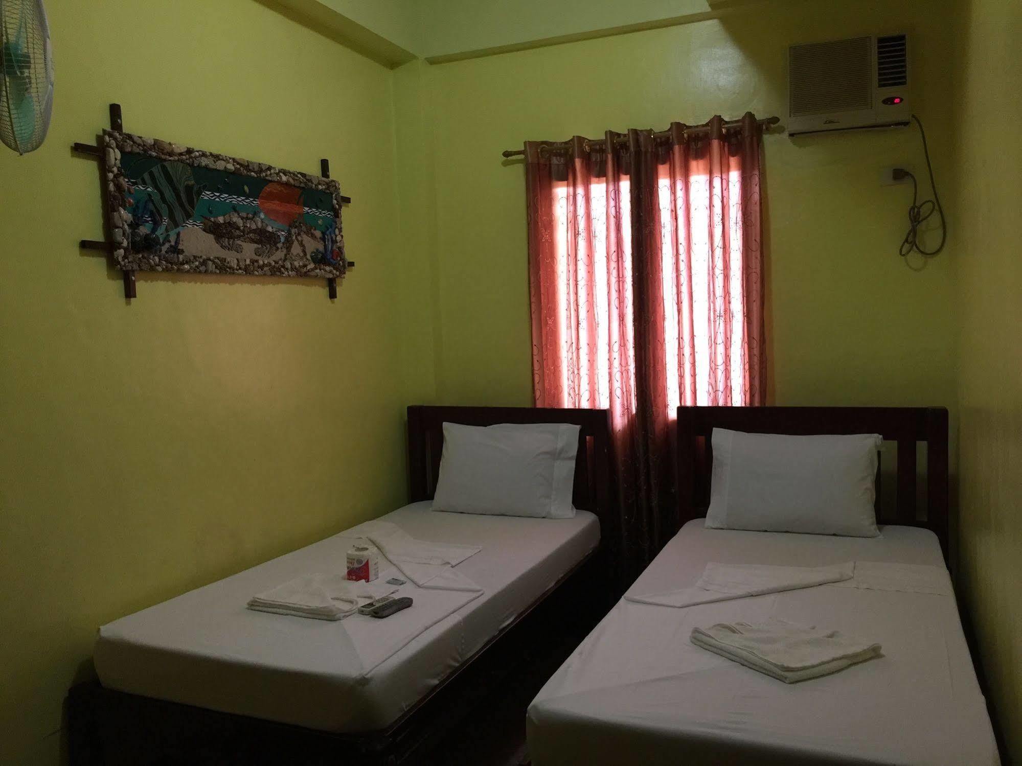 Luis Bay Travellers Lodge Coron Exterior foto