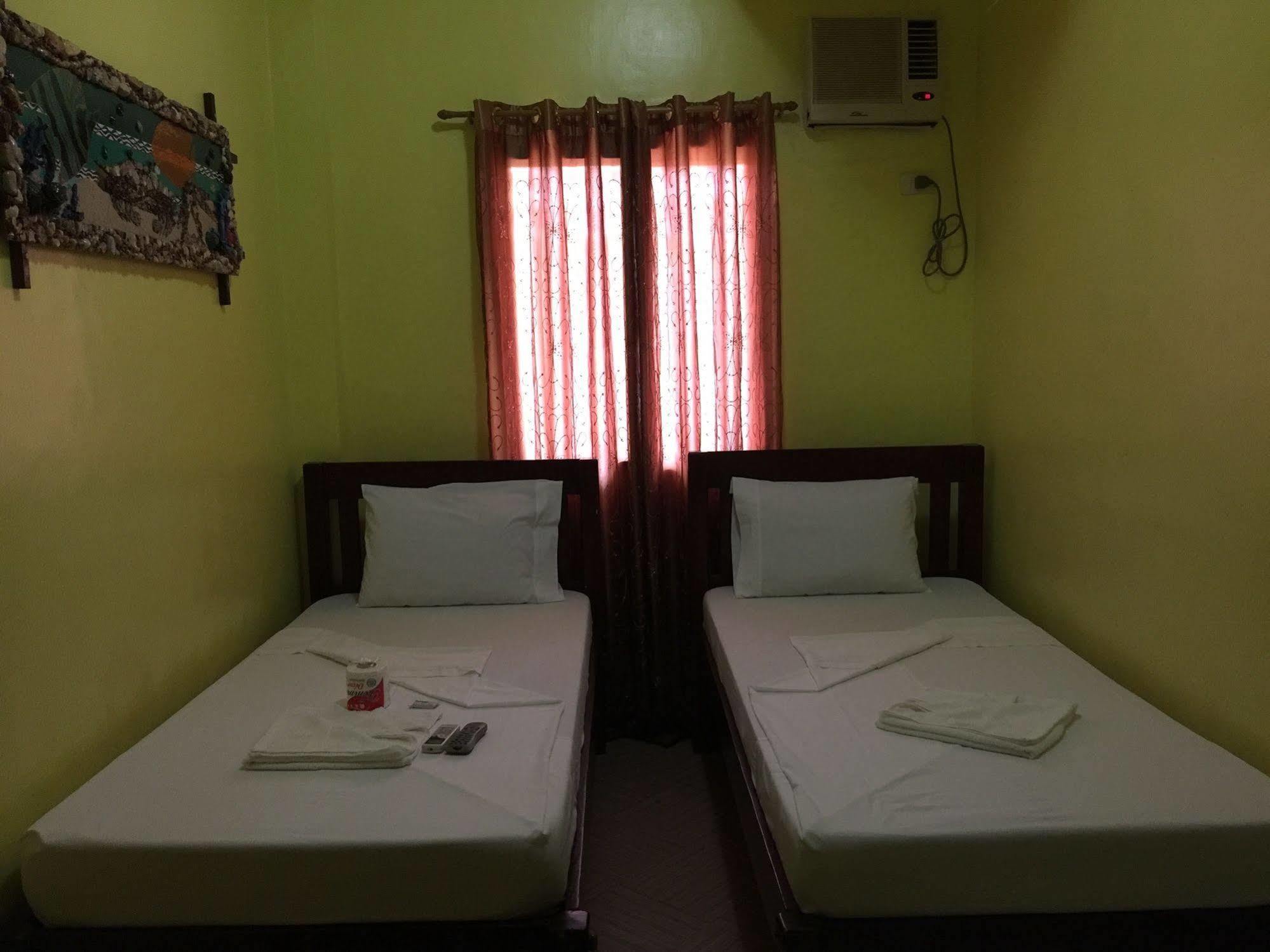 Luis Bay Travellers Lodge Coron Exterior foto